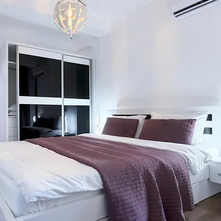Deluxe Criss Solid Apartment Mamaia