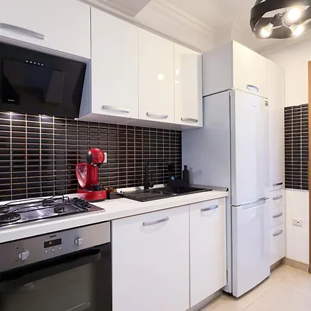 Deluxe Criss Solid Apartment Mamaia