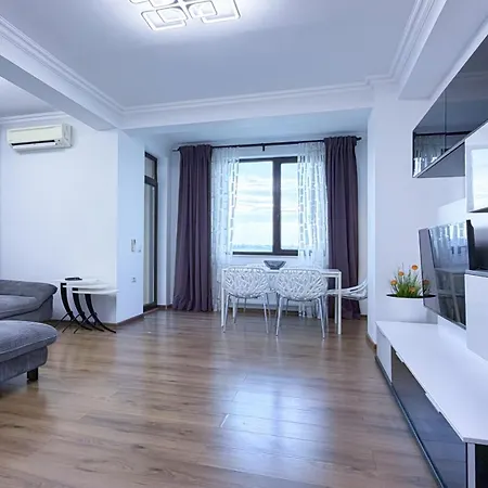 Deluxe Criss Solid Apartment