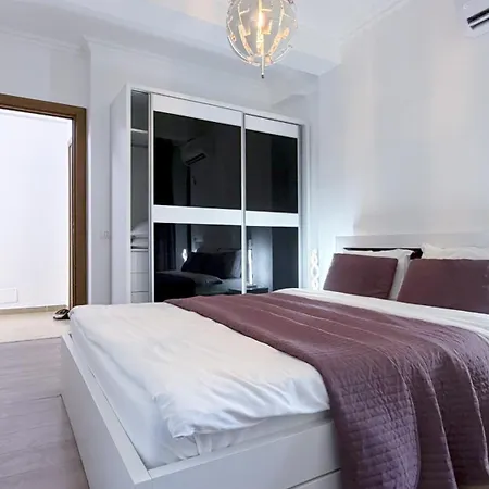 Apartment Deluxe Criss Solid Mamaia