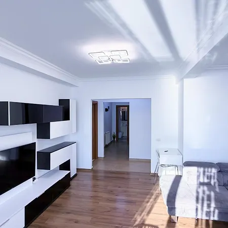 Deluxe Criss Solid Apartment