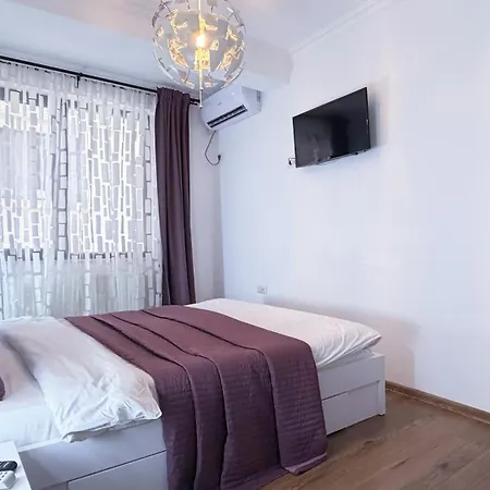 Deluxe Criss Solid Apartment *