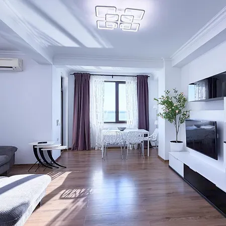 Deluxe Criss Solid Apartment